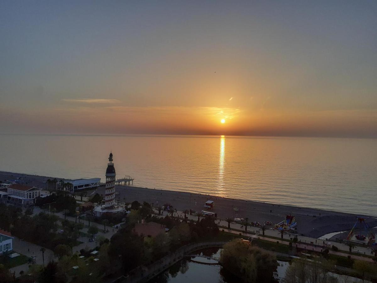 Only Front Sea View, No Side View, Wonderful Panorama, High Floor, Location Guarantee Aparthotel Batumi Exterior foto