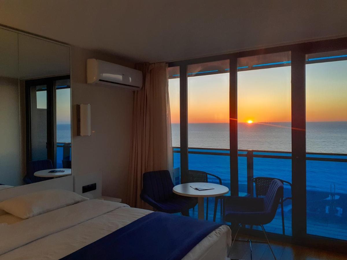 Only Front Sea View, No Side View, Wonderful Panorama, High Floor, Location Guarantee Aparthotel Batumi Exterior foto