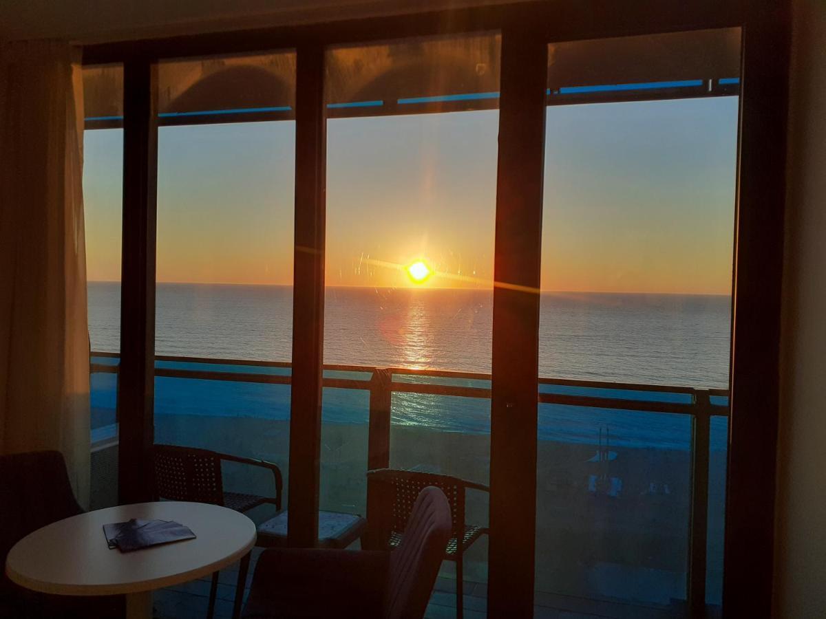Only Front Sea View, No Side View, Wonderful Panorama, High Floor, Location Guarantee Aparthotel Batumi Exterior foto